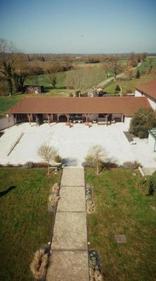 Propriété - 3 000 m² - 30 pièces