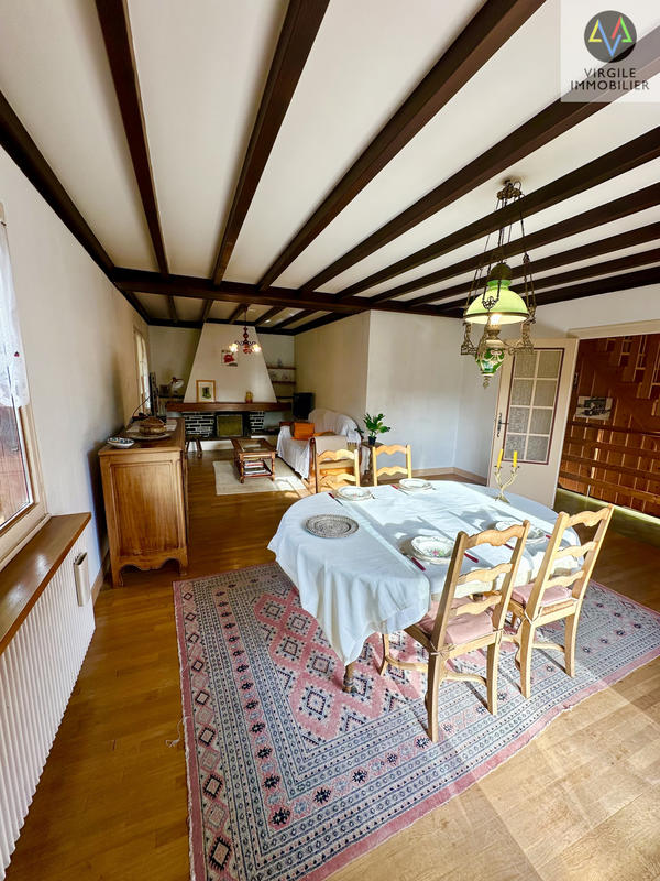 Maison - 180 m² - 7 pièces