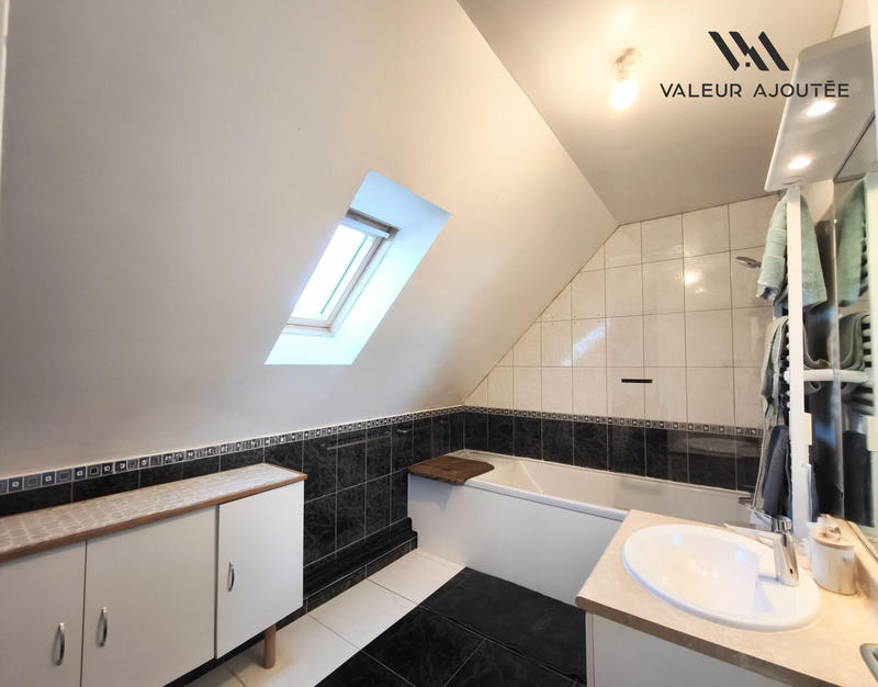 Maison traditionnelle - 109 m² - 6 pièces