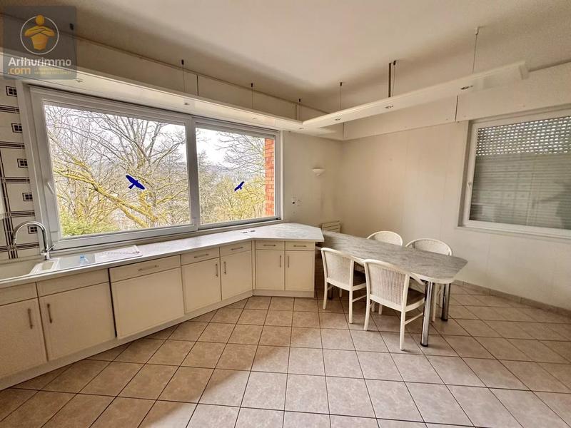 Maison - 240 m² - 6 pièces