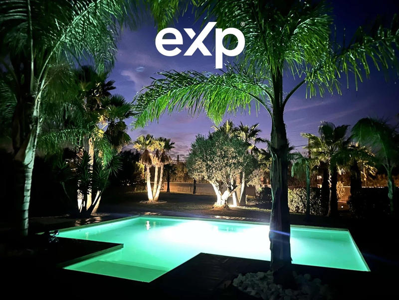 Maison - 235 m² - 9 pièces