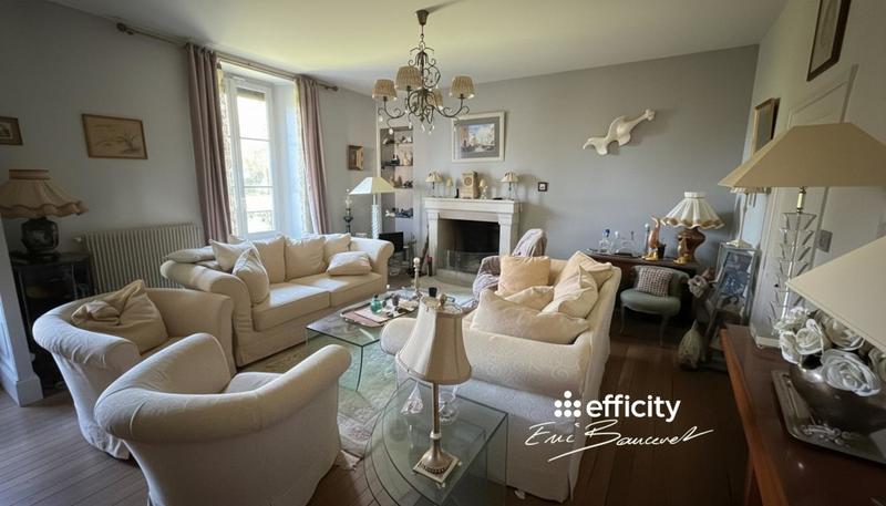 Villa - 235 m² - 9 pièces