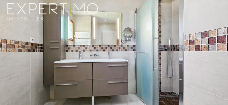 Maison - 150 m² - 8 pièces