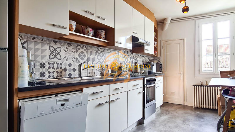 Maison - 217 m² - 11 pièces