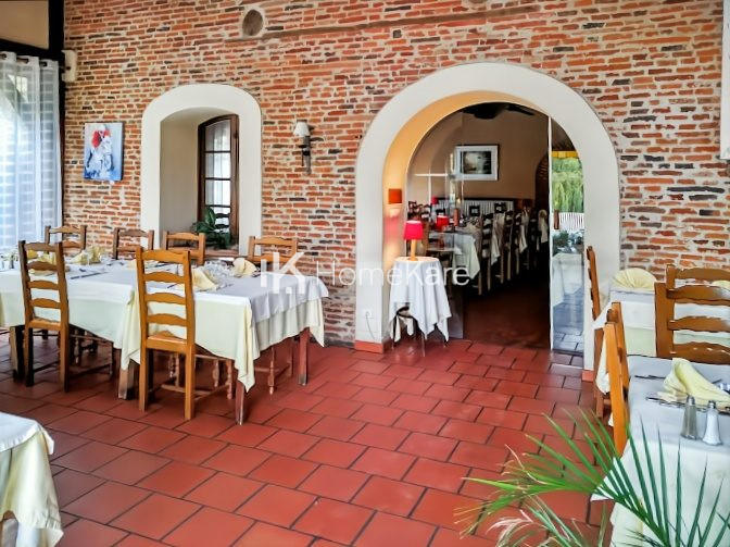 Propriété - 1 460 m² - 40 pièces