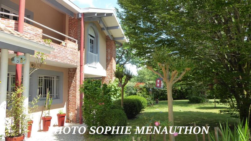 Maison - 350 m² - 8 pièces