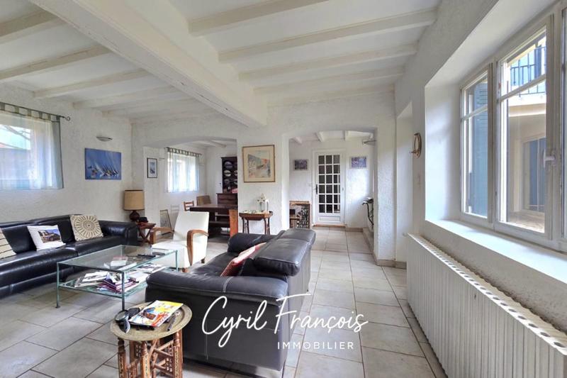 Maison - 210 m² - 8 pièces