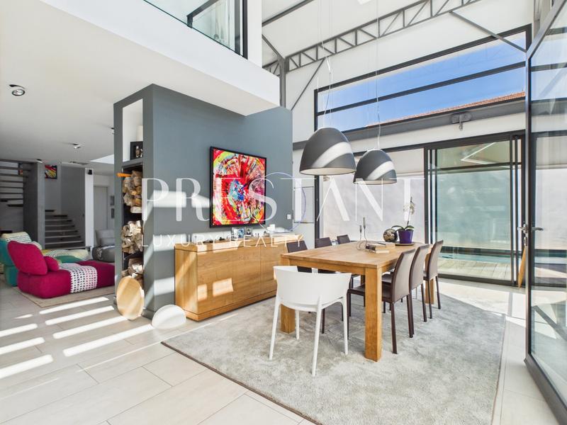 Maison - 400 m² - 6 pièces