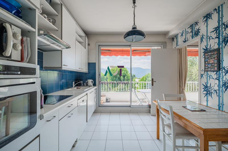 Appartement - 140 m² - 5 pièces