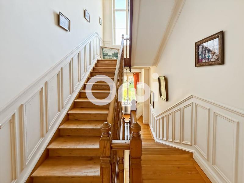 Maison - 350 m² - 11 pièces