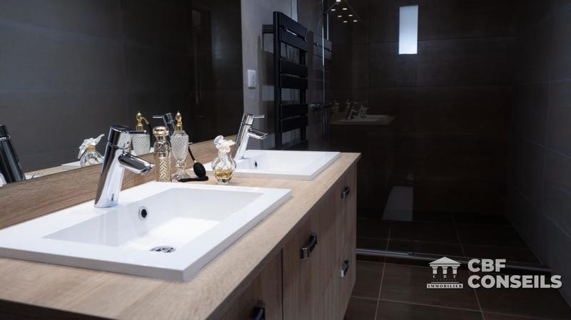 Maison - 247 m² - 7 pièces