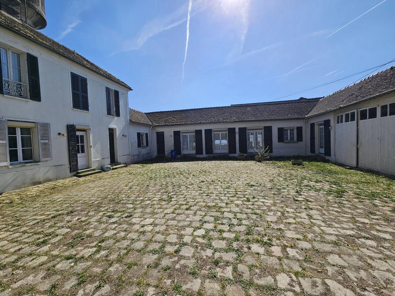 Maison - 243 m² - 9 pièces