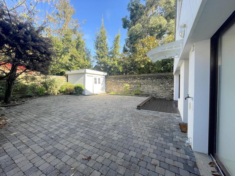 Maison - 210 m² - 6 pièces