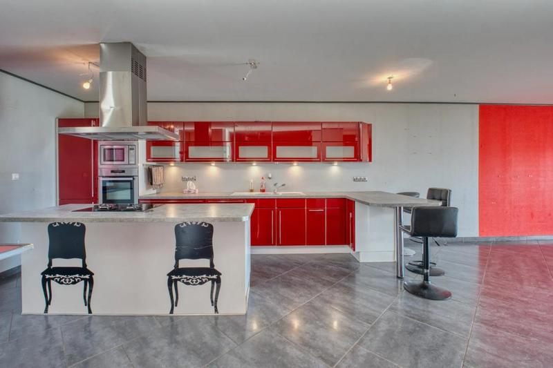 Maison - 270 m² - 9 pièces