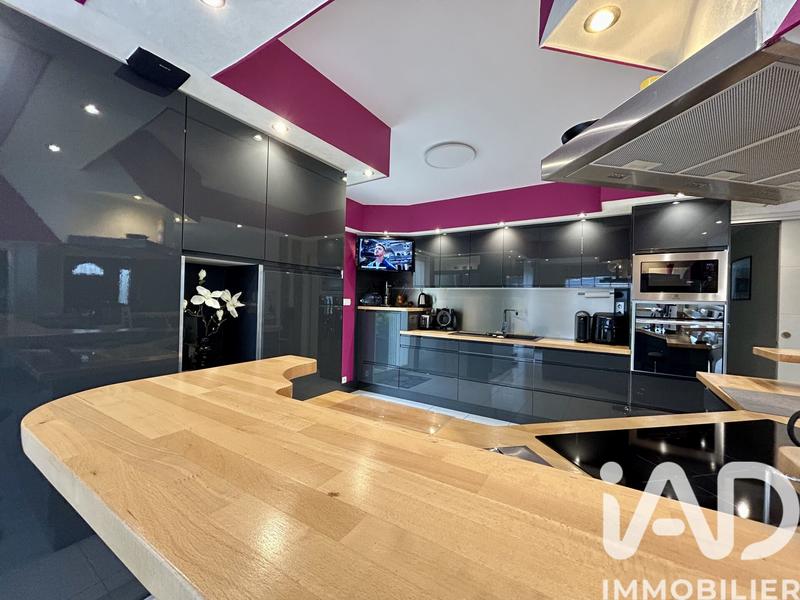 Maison - 260 m² - 8 pièces