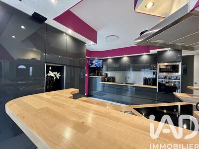 Maison - 260 m² - 8 pièces