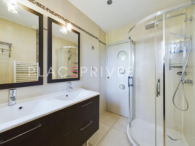 Maison - 185 m² - 7 pièces