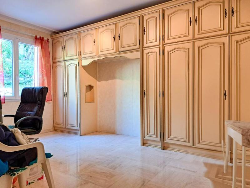 Villa - 234 m² - 9 pièces