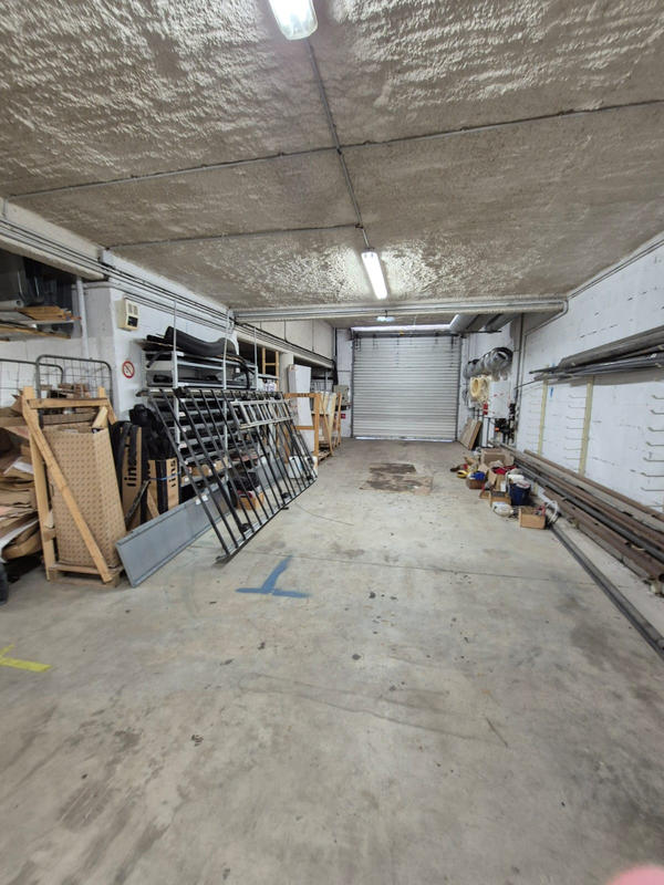 Parking / Garage - 1 065 m²