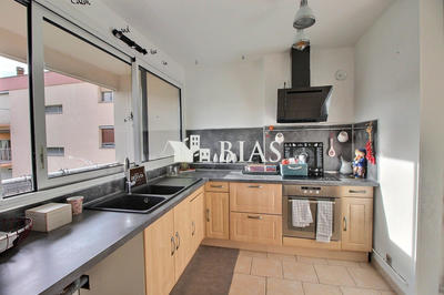 Appartement - 80 m² - 5 pièces