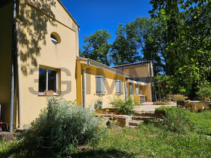 Maison - 165 m² - 8 pièces