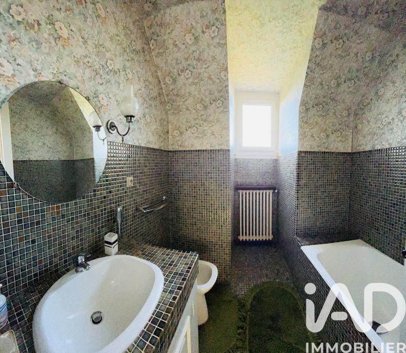 Maison - 232 m² - 6 pièces