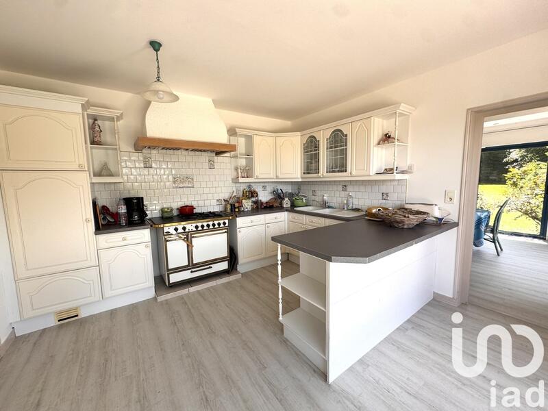 Maison - 280 m² - 9 pièces