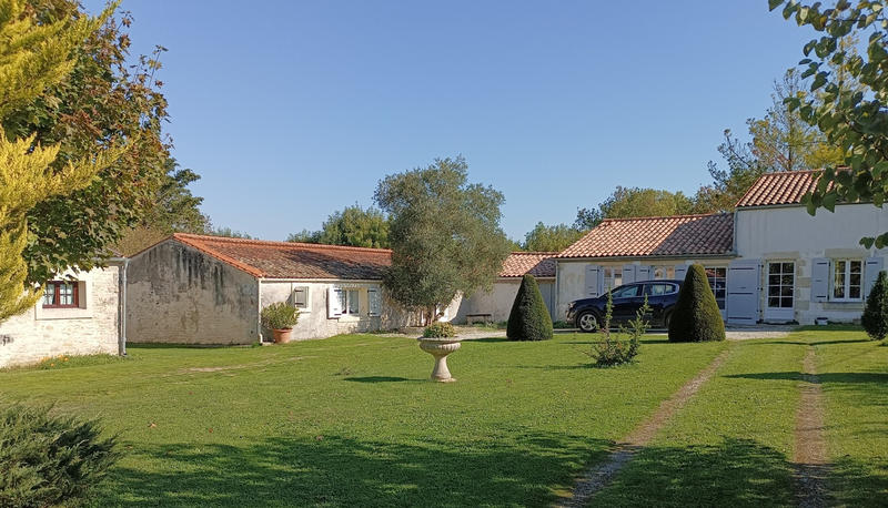 Maison - 215 m² - 10 pièces