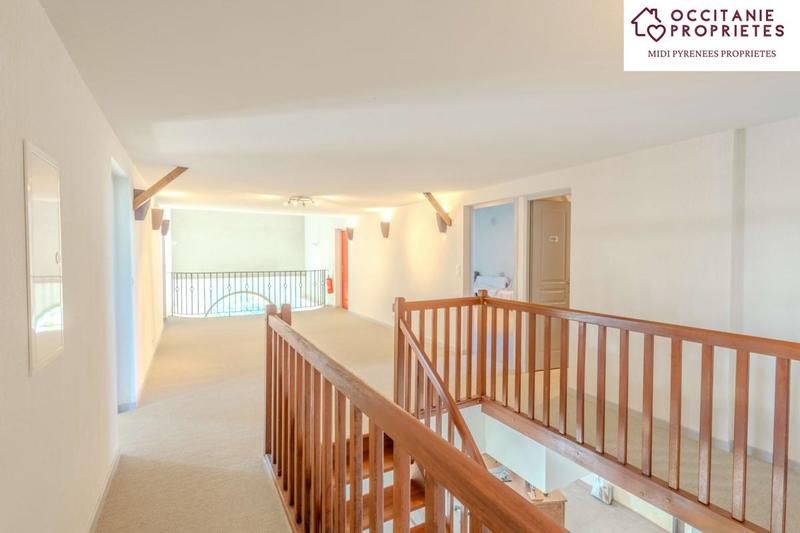 Corps de ferme - 700 m² - 17 pièces