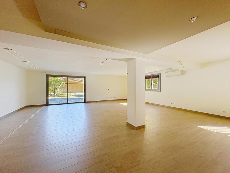 Villa - 240 m² - 8 pièces