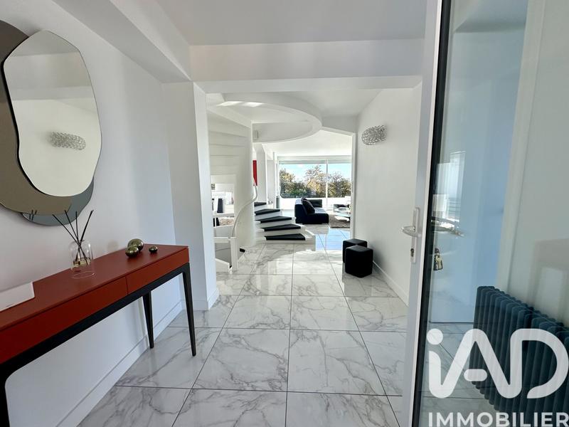 Maison - 208 m² - 5 pièces