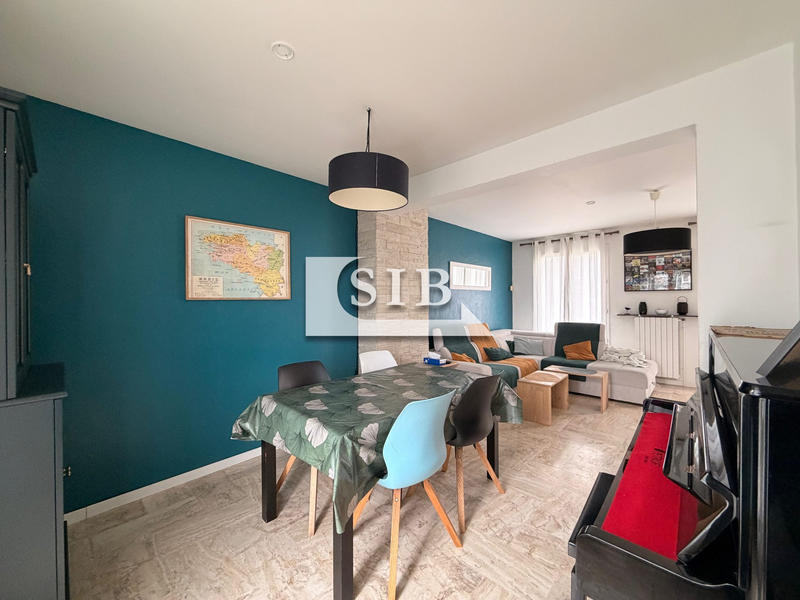 Maison - 99 m² - 5 pièces