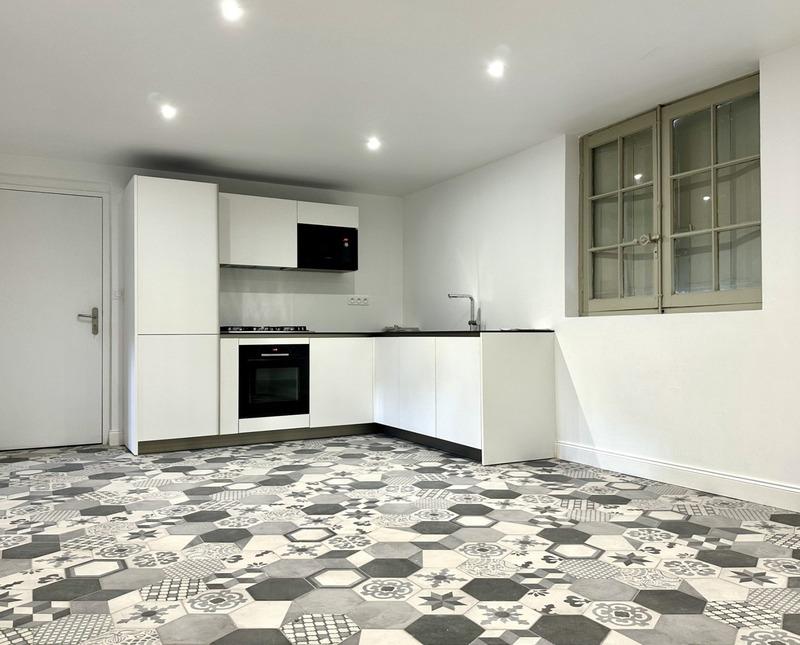 Maison - 330 m² - 10 pièces