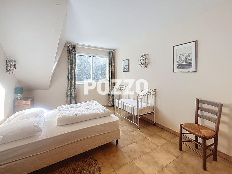 Maison - 268 m² - 9 pièces