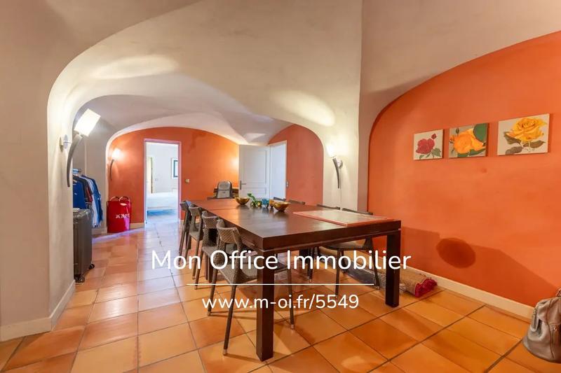 Propriété - 375 m² - 10 pièces