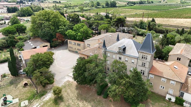 Maison - 3 706 m² - 13 pièces