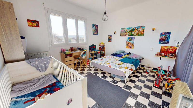 Maison - 214 m² - 8 pièces