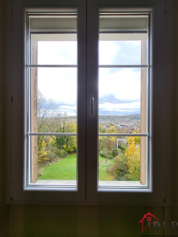 Maison - 235 m² - 8 pièces