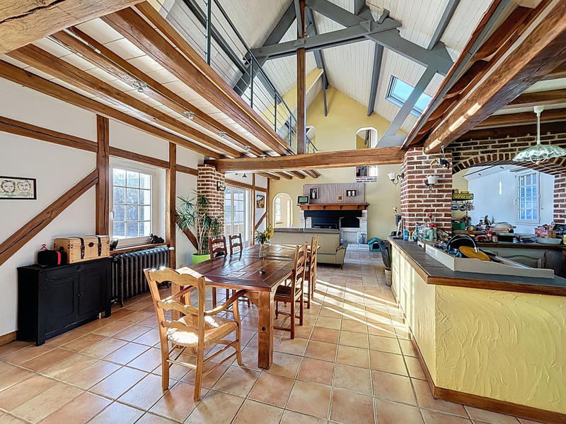 Maison - 240 m² - 8 pièces