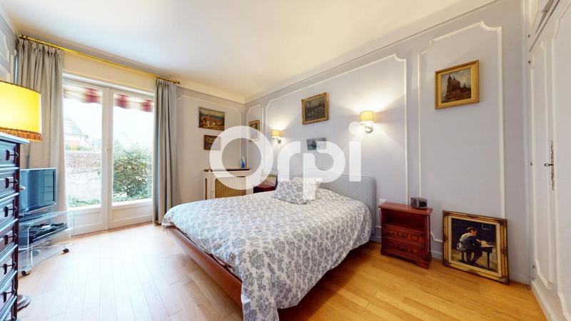 Maison - 230 m² - 8 pièces