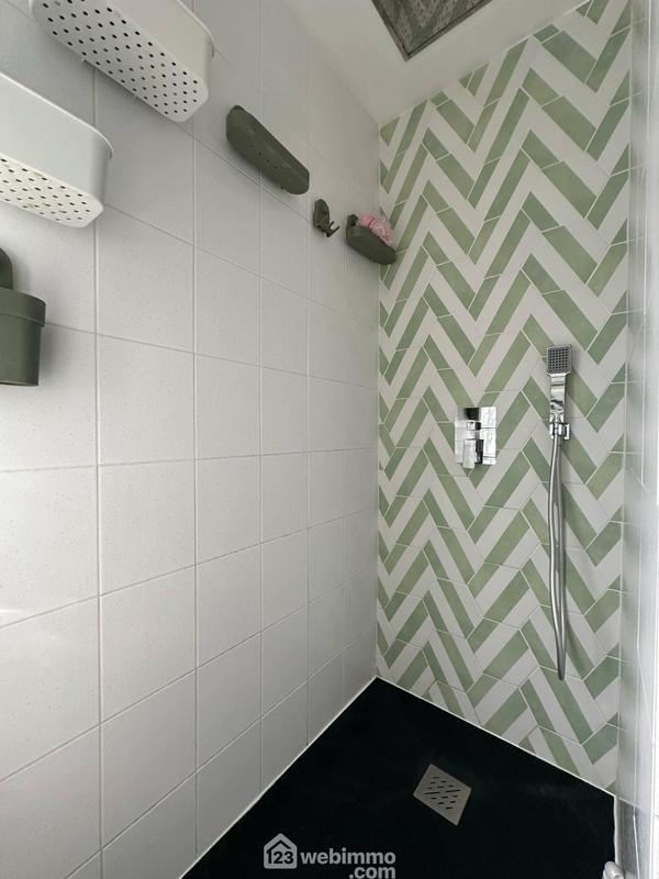 Maison - 204 m² - 9 pièces