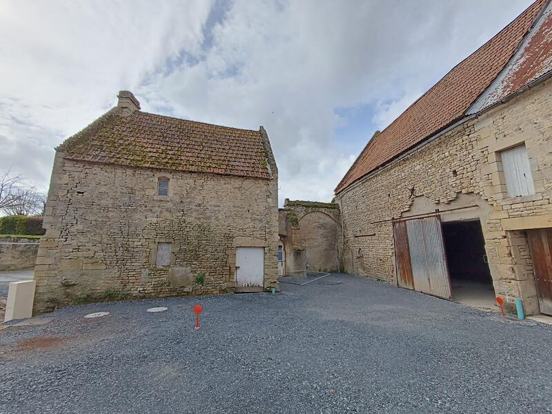 Maison - 140 m² - 1 pièce