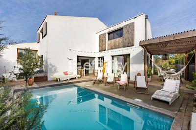 Maison - 180 m² - 8 pièces