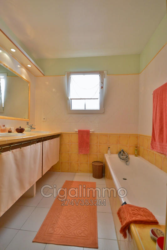 Villa - 270 m² - 9 pièces