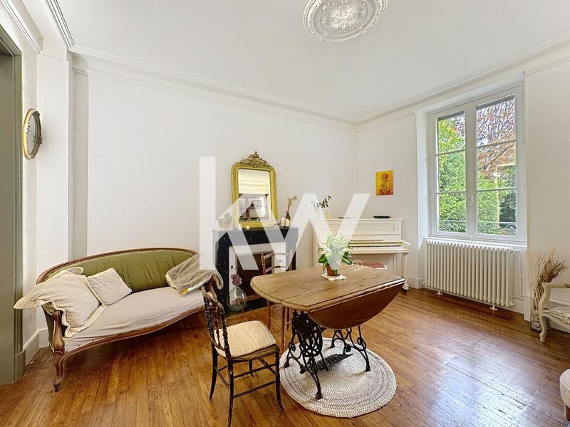 Maison - 205 m² - 7 pièces