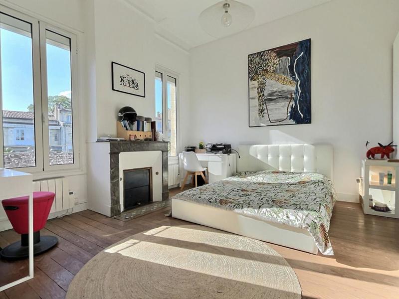 Maison - 205 m² - 7 pièces