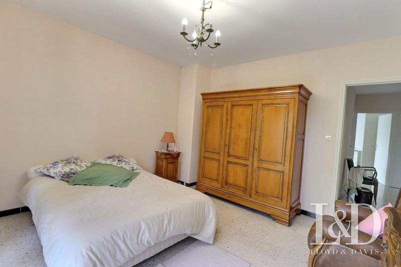 Maison - 243 m² - 10 pièces