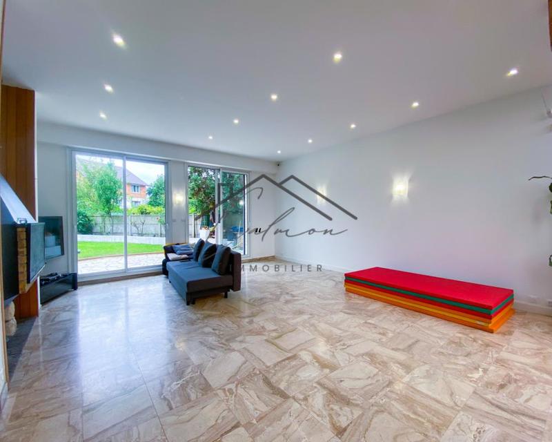 Maison - 250 m² - 7 pièces