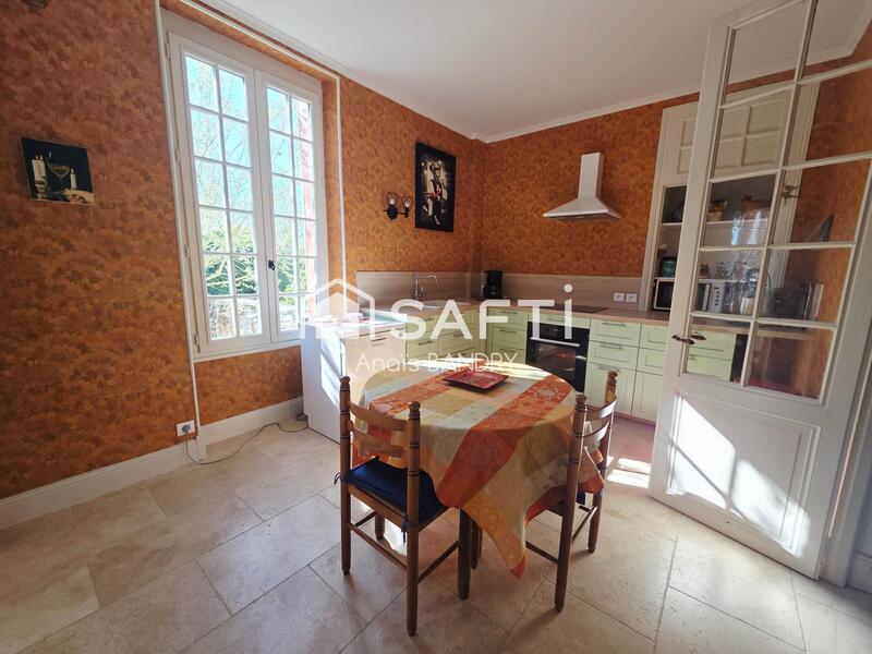 Maison - 206 m² - 9 pièces