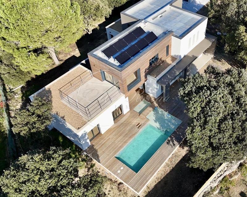 Propriété - 210 m² - 5 pièces